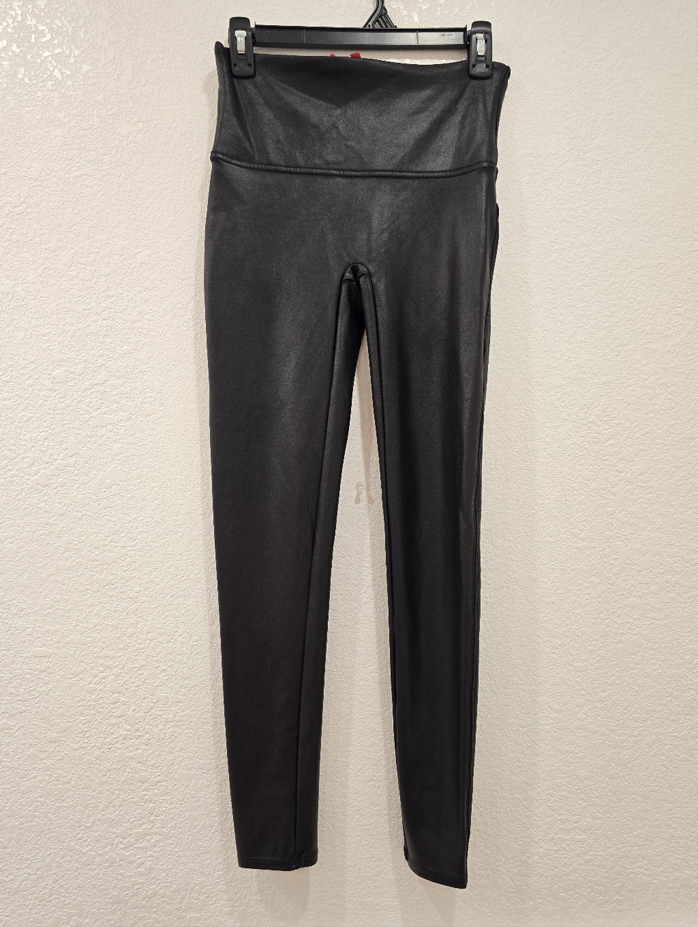 Spanx Faux Leather Leggings in Black L - Picture 4 of 7
